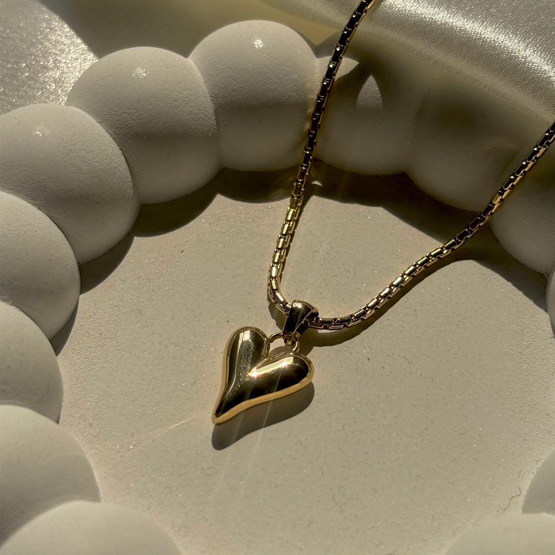 Bellia Petite Heart Charm Necklace – Minimal Gold Love Pendant