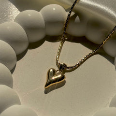 Bellia Petite Heart Charm Necklace – Minimal Gold Love Pendant