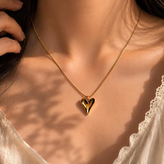 Bellia Petite Heart Charm Necklace – Minimal Gold Love Pendant