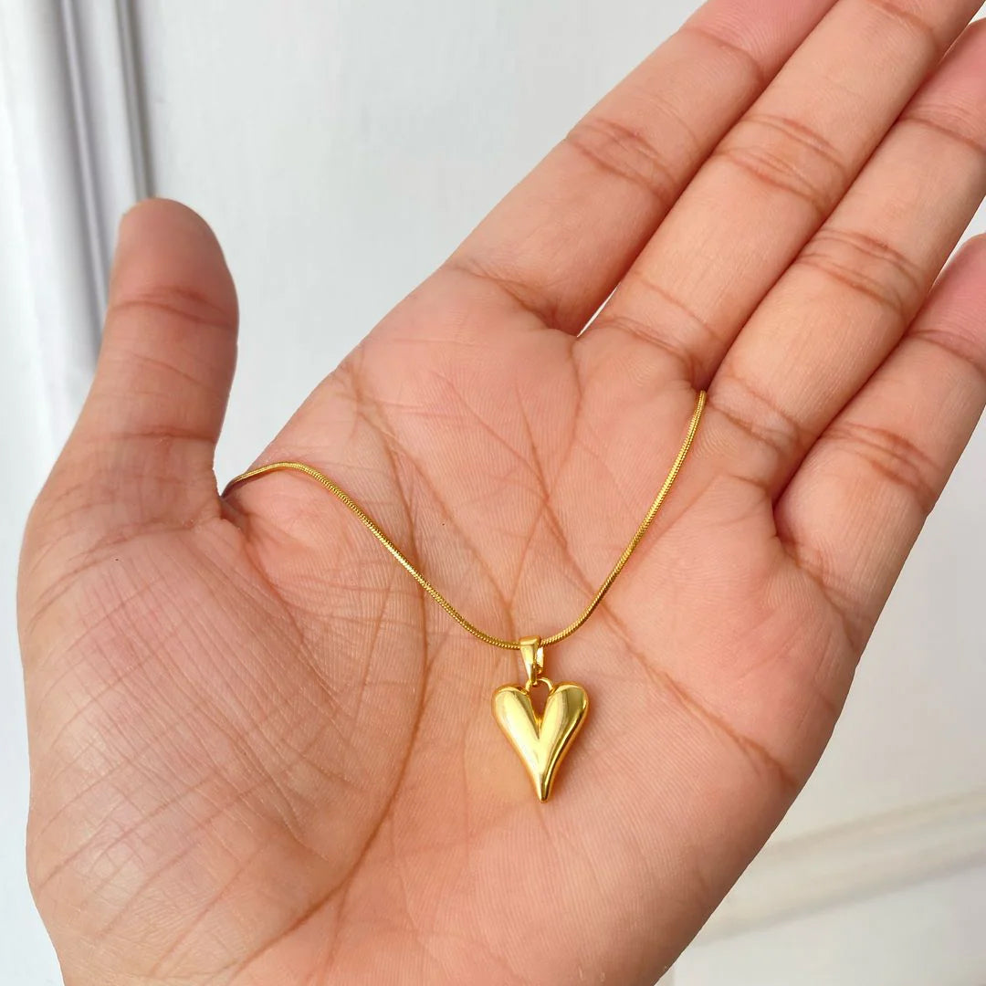 Bellia Petite Heart Charm Necklace – Minimal Gold Love Pendant