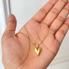 Bellia Petite Heart Charm Necklace – Minimal Gold Love Pendant
