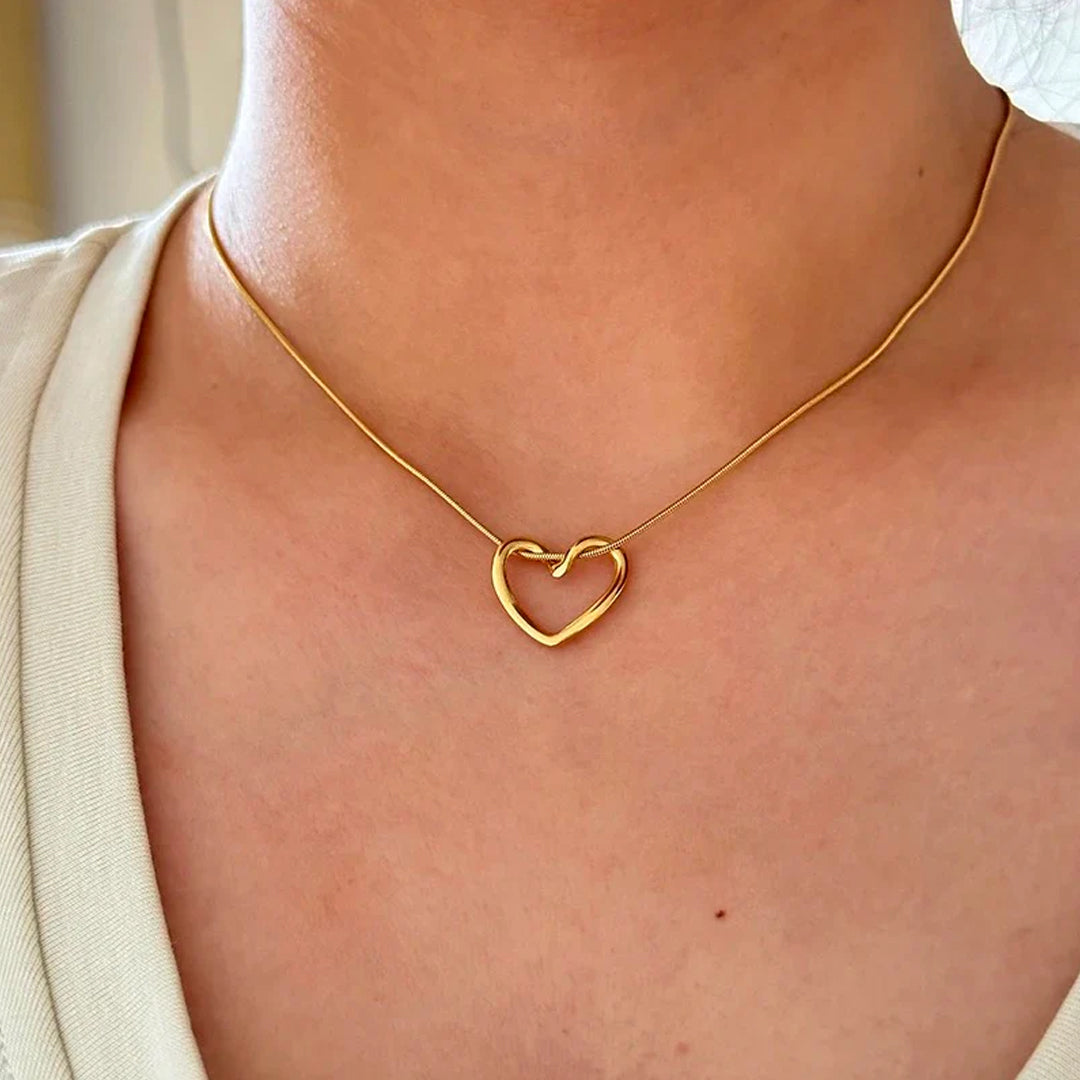 Bellia Open Heart Necklace – Minimal Gold Love Pendant for Women