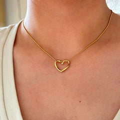 Bellia Open Heart Necklace – Minimal Gold Love Pendant for Women