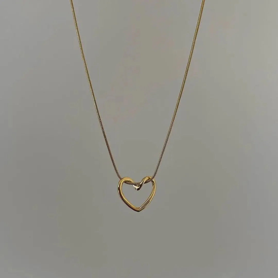 Bellia Open Heart Necklace – Minimal Gold Love Pendant for Women