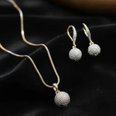 Bellia Duo Sparkle Jewelry Set – Gold & Silver Crystal Pendant with Matching Earrings