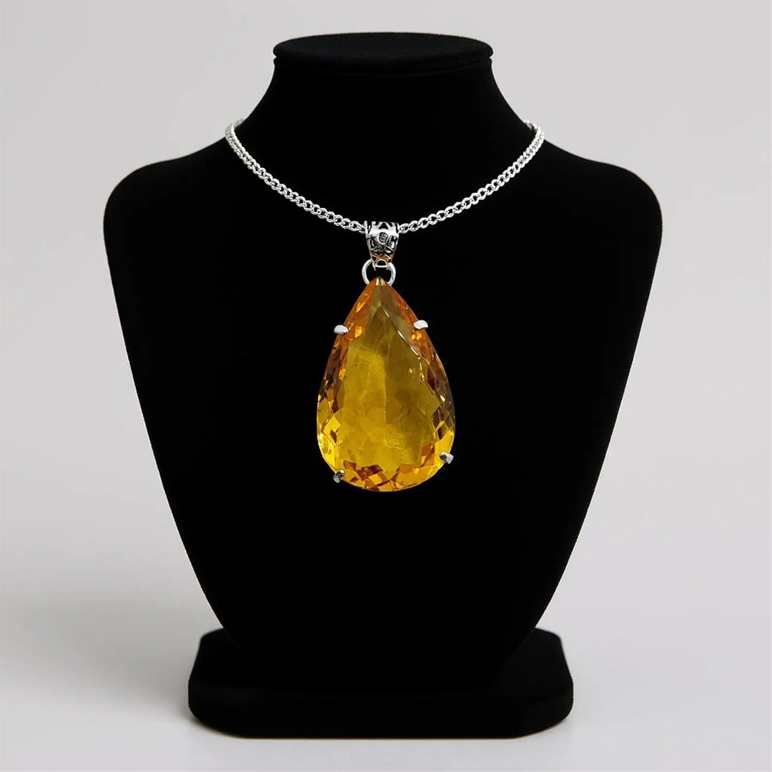 Bellia Golden Teardrop Pendant Necklace – Minimal Crystal Charm Necklace