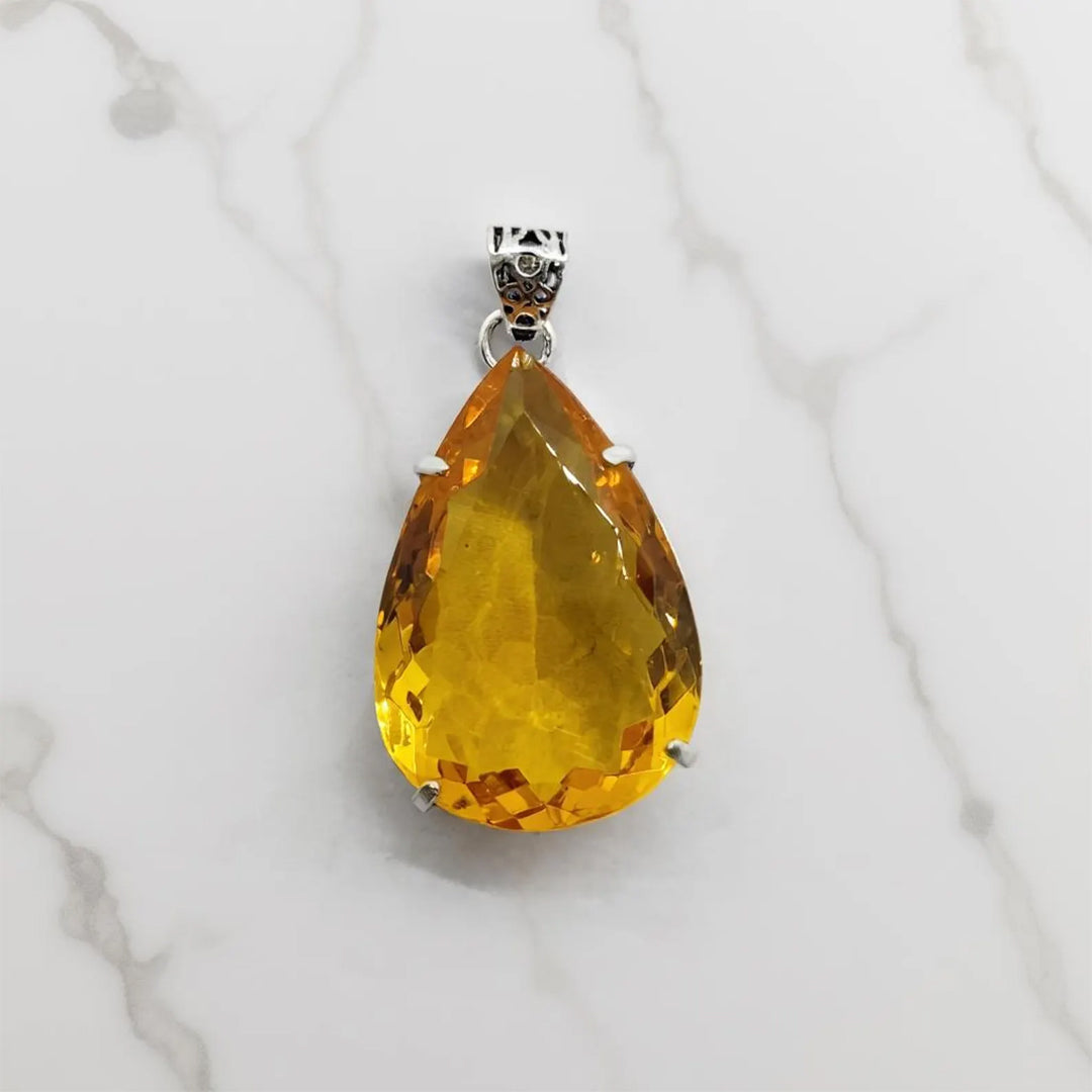 Bellia Golden Teardrop Pendant Necklace – Minimal Crystal Charm Necklace